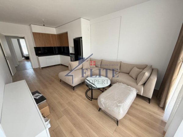 Tirane, jepet me qera apartament 2+1+Ballkon Kati 4, 95 m² 500 € (Univers City)