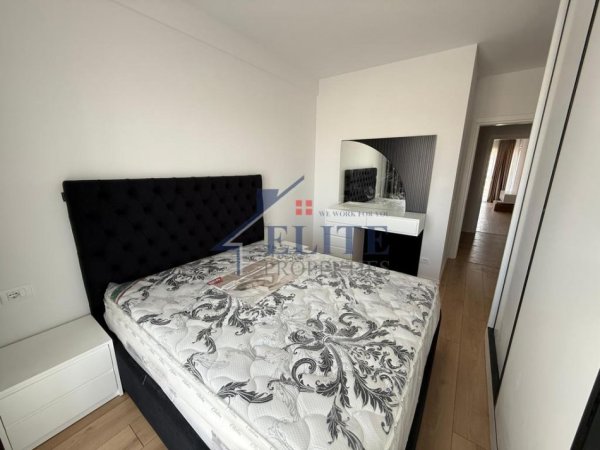 Tirane, jepet me qera apartament 2+1+Ballkon Kati 4, 95 m² 500 € (Univers City)
