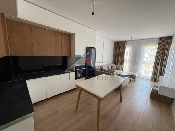 Tirane, jepet me qera apartament 2+1+Ballkon Kati 4, 95 m² 500 € (Univers City)