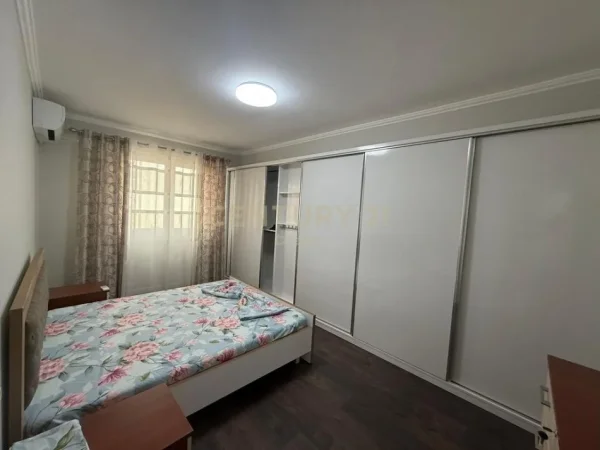 Tirane, jepet me qera apartament 2+1+Ballkon Kati 4, 110 m² 1.000 € (Selvia)