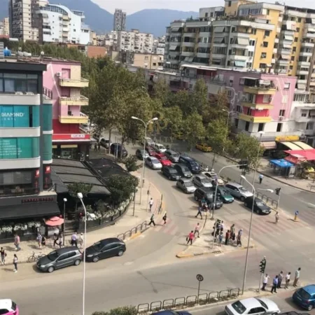 Shqiperi, shitet ambjent biznesi Kati 0, 800 m² 2.400.000 € (21 Dhjetori)