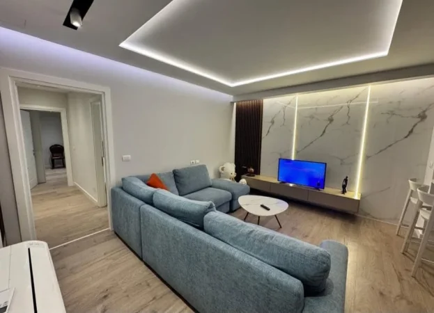 Tirane, jepet me qera apartament 2+1 Kati 5, 101 m² 1.250 € (Bllok)