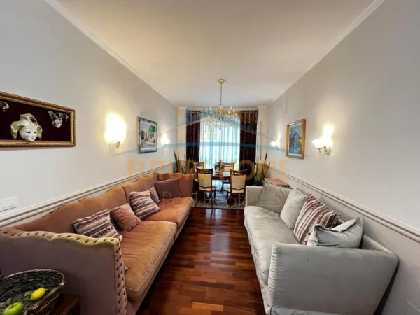 Tirane, jepet me qera apartament 2+1+Ballkon Kati 1, 126 m² 1.000 € (Kopshti Zoologjik)