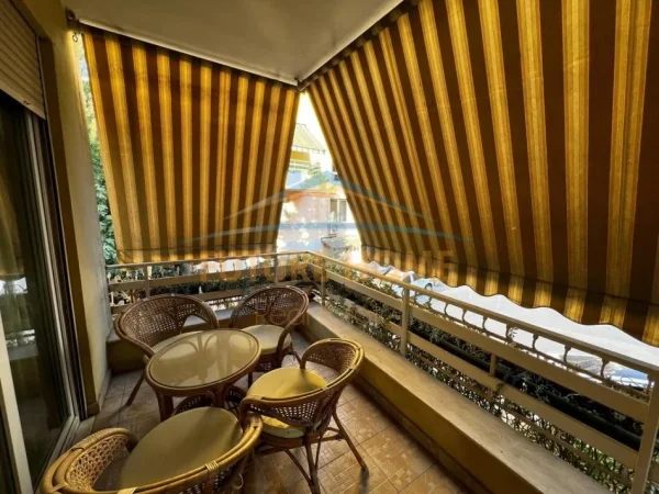 Tirane, jepet me qera apartament 2+1+Ballkon Kati 1, 126 m² 1.000 € (Kopshti Zoologjik)