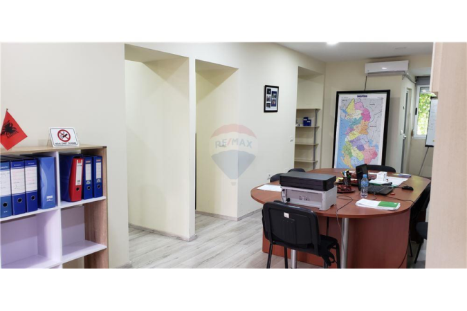 Tirane, shitet ambjent biznesi Kati 0, 107 m² 270.000 € (Bulevardi Zogu i I)