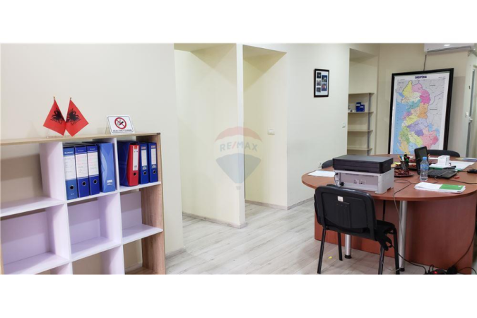 Tirane, shitet ambjent biznesi Kati 0, 107 m² 270.000 € (Bulevardi Zogu i I)