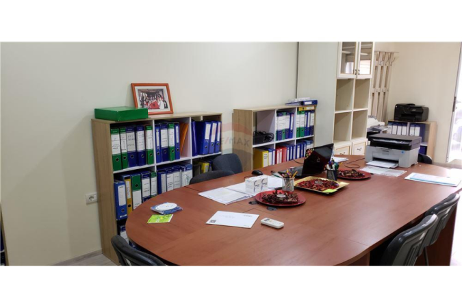 Tirane, shitet ambjent biznesi Kati 0, 107 m² 270.000 € (Bulevardi Zogu i I)