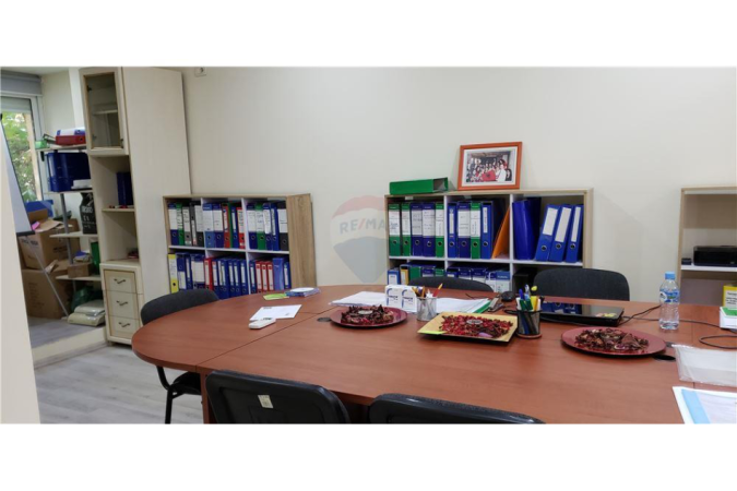 Tirane, shitet ambjent biznesi Kati 0, 107 m² 270.000 € (Bulevardi Zogu i I)