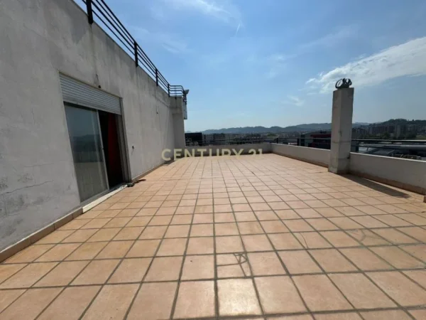 Tirane, shitet apartament 2+1 Kati 8, 122 m² 160.000 € (CASA ITALIA)