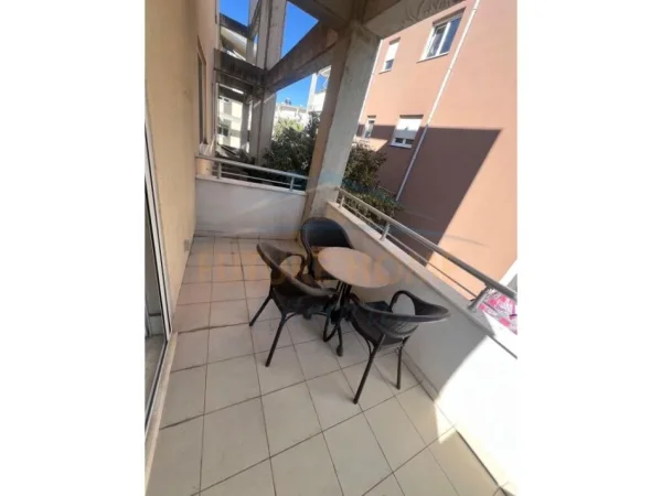 Tirane, jepet me qera apartament 1+1 Kati 2, 67 m² 550 € (Residenca Touch Of The Sun,Tiranë.)