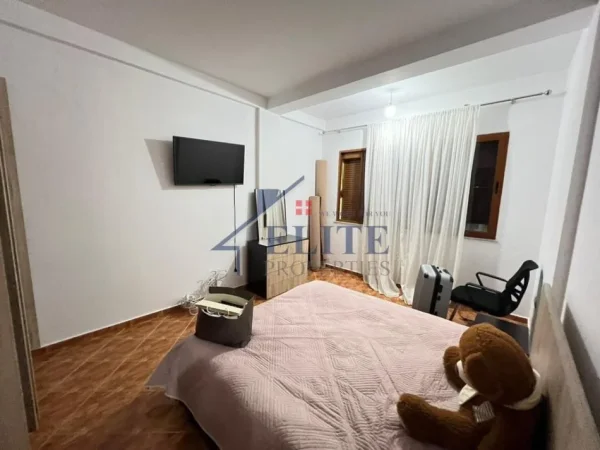 Tirane, jepet me qera apartament 3+1+Ballkon Kati 2, 120 m² 620 € (Ali Demi)