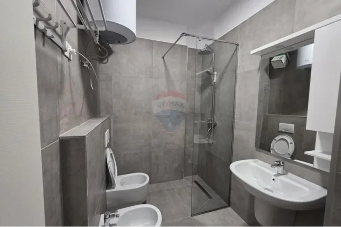 Tirane, jepet me qera apartament 1+1 Kati 4, 500 € 