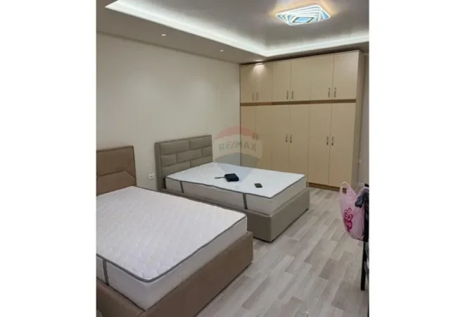 jepet me qera Kati 1, 350 €