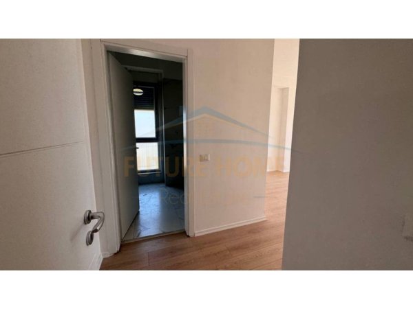Tirane, shitet apartament 3+1 Kati 4, 149 m² 230.000 € (Fusha e Aviacionit)
