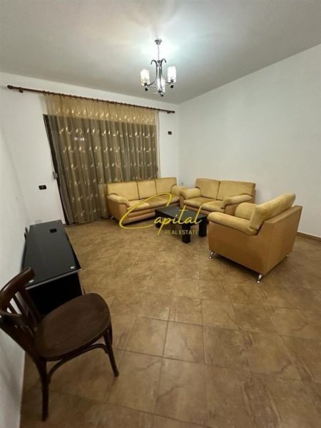 Tirane, jepet me qera apartament 2+1 Kati 3, 120 m² 400 € (SELITE)