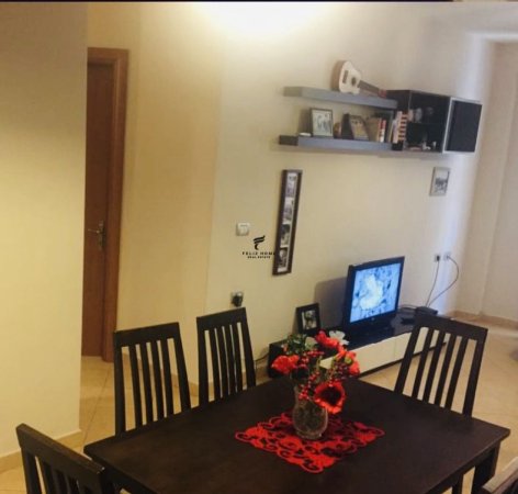 Tirane, jepet me qera apartament 1+1+Ballkon Kati 6, 73 m² 350 € (YZBERISHT)