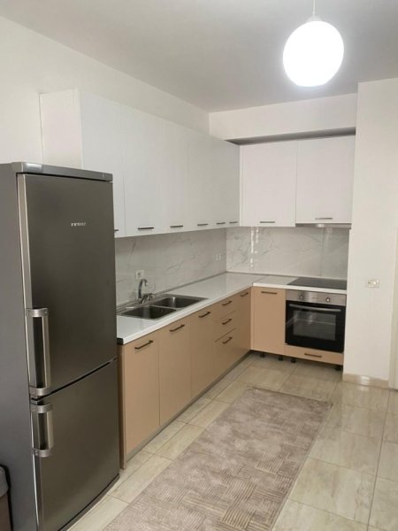 Tirane, jepet me qera apartament 2+1 Kati 2, 85 m² 700 € ( *JEPET ME QERA APARTAMENT 2+1 NË VASIL SHANTO (AFER KOMUNËS)!* *Jepet me Qera Apartament 2+1 në Vasil Shanto (Afer Komunës)!* Apartament i mobiluar me cilësi të lartë, i përsht...