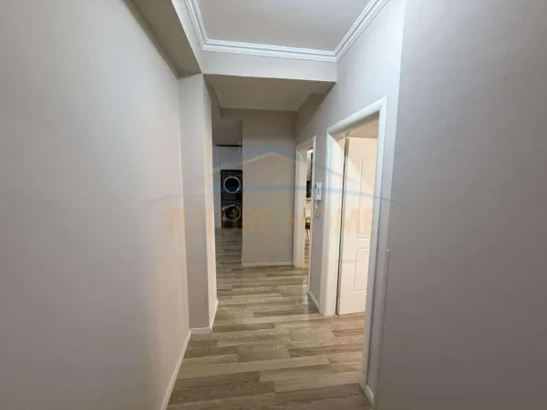 Tirane, shitet apartament 2+1+Ballkon Kati 7, 98 m² 320.000 € (Blloku, Rruga Abdyl Frasheri)
