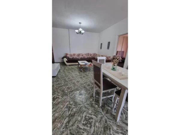 Tirane, jepet me qera apartament 2+1+Ballkon Kati 7, 87 m² 550 € (Don Bosko)