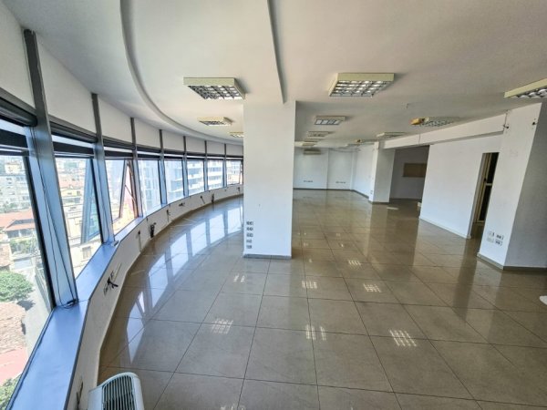 Tirane, jepet me qera zyre Kati 5, 300 m² 2.700 € (RRUGA E DIBRES)
