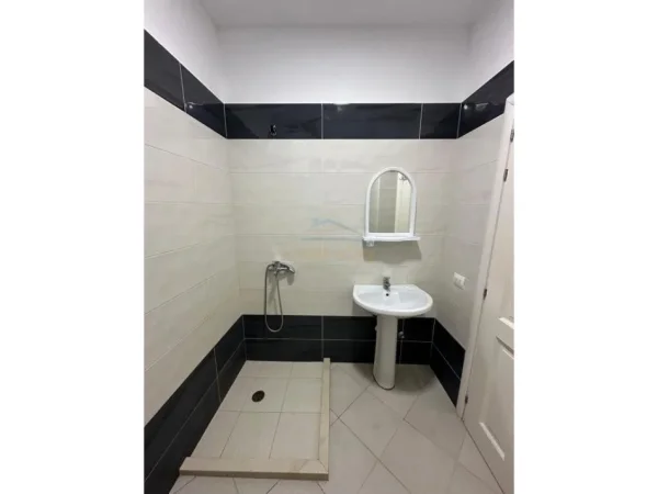 Shitet Apartament 1+1, Gjiri Lalzit, Durres.