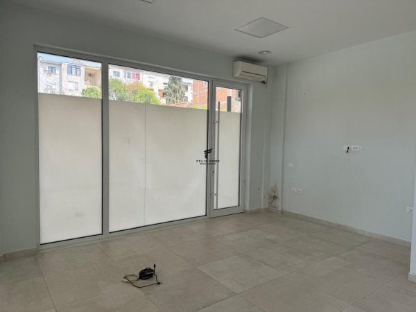 Tirane, jepet me qera dyqan Kati 0, 35 m² 500 € (KOMUNA E PARISIT)
