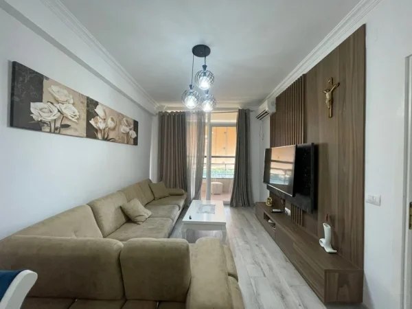 Tirane, jepet me qera apartament 2+1 Kati 8, 100 m² 500 € (Astir)