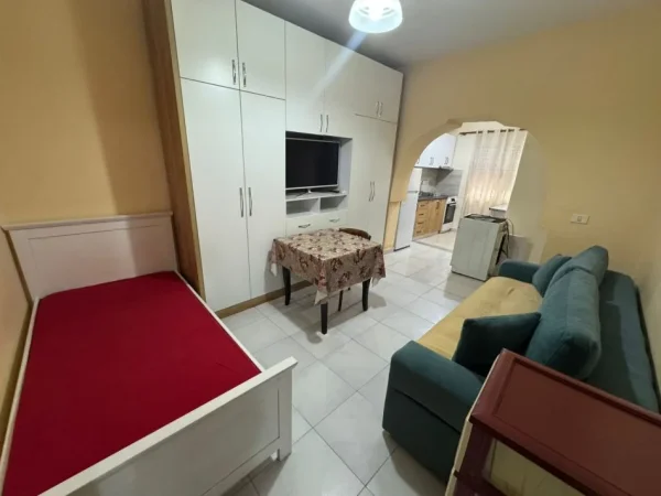 Garsoniere me qera tek Stacioni i Trenit (330 Euro)