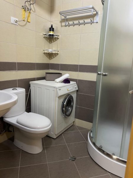 Tirane, jepet me qera apartament 1+1+Ballkon Kati 2, 70 m² 600 € (Kopshti Botanik)