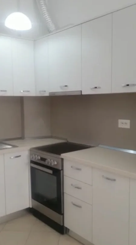 Tirane, shitet apartament 1+1+Ballkon Kati 4, 48 m² 110.000 € (Rruga e Kavajes , Rruga Stavri Themeli , prane globe)