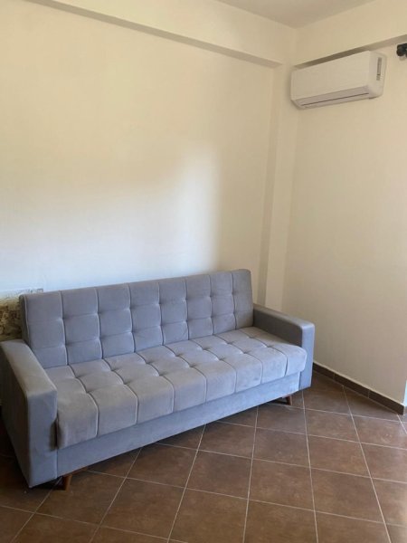 Tirane, jepet me qera apartament 1+1 Kati 4, 60 m² 400 € ( *JEPET ME QERA HYRJE 1+1 NË 5 MAJ – AFER CONCORDIT!*)
