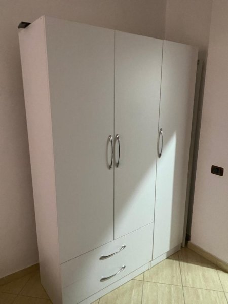 Tirane, jepet me qera apartament 1+1 Kati 4, 60 m² 400 € ( *JEPET ME QERA HYRJE 1+1 NË 5 MAJ – AFER CONCORDIT!*)
