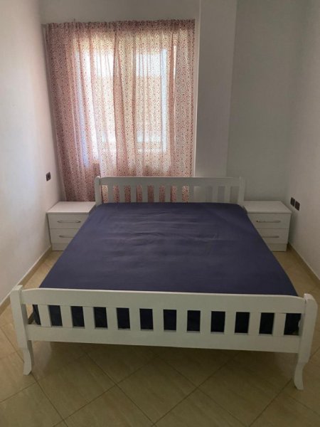 Tirane, jepet me qera apartament 1+1 Kati 4, 60 m² 400 € ( *JEPET ME QERA HYRJE 1+1 NË 5 MAJ – AFER CONCORDIT!*)