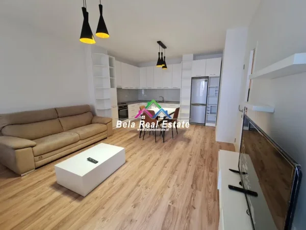 Tirane, jepet me qera apartament 2+1+Ballkon Kati 5, 120 m² 750 € (maternitet i ri)