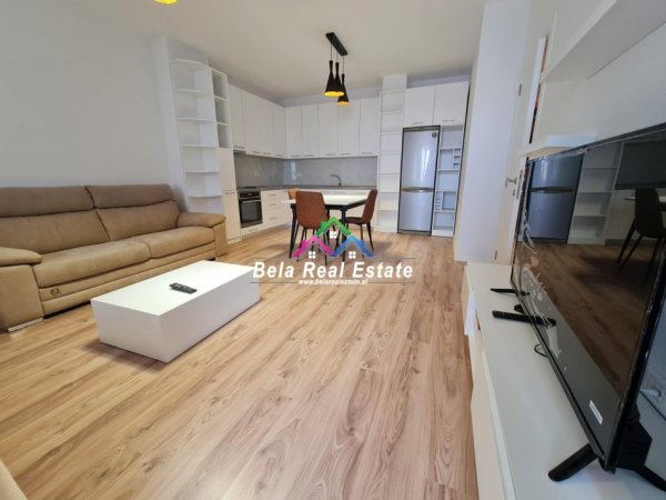 Tirane, jepet me qera apartament 2+1+Ballkon Kati 5, 120 m² 750 € (maternitet i ri)
