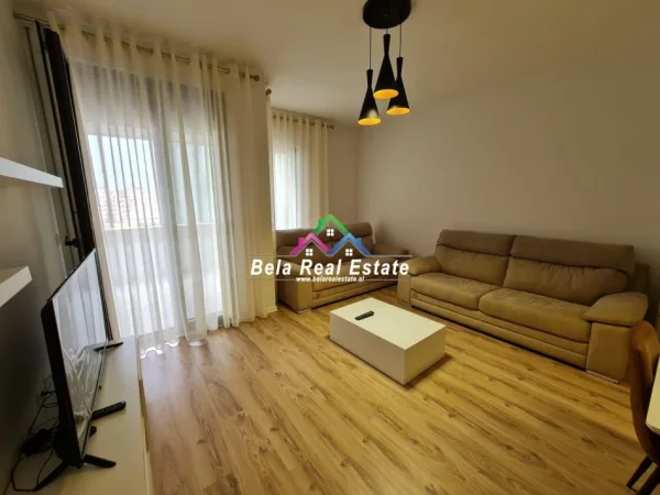 Tirane, jepet me qera apartament 2+1+Ballkon Kati 5, 120 m² 750 € (maternitet i ri)