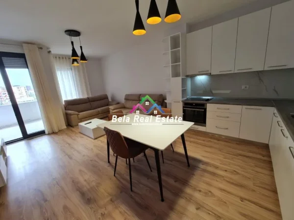 Tirane, jepet me qera apartament 2+1+Ballkon Kati 5, 120 m² 750 € (maternitet i ri)