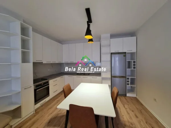 Tirane, jepet me qera apartament 2+1+Ballkon Kati 5, 120 m² 750 € (maternitet i ri)