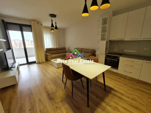 Tirane, jepet me qera apartament 2+1+Ballkon Kati 5, 120 m² 750 € (maternitet i ri)