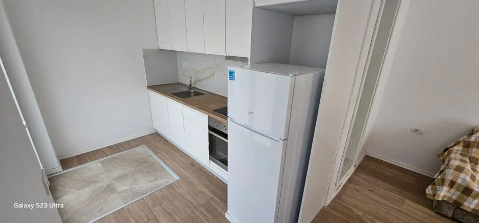 Tirane, jepet me qera apartament 1+1 Kati 0, 35 m² 260 € (Ali Demi)