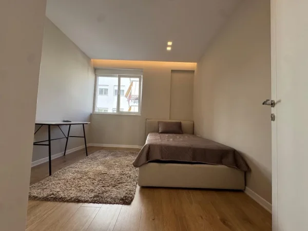 Tirane, shitet apartament 2+1 Kati 3, 92 m² 225.000 € (Liqeni i thate)