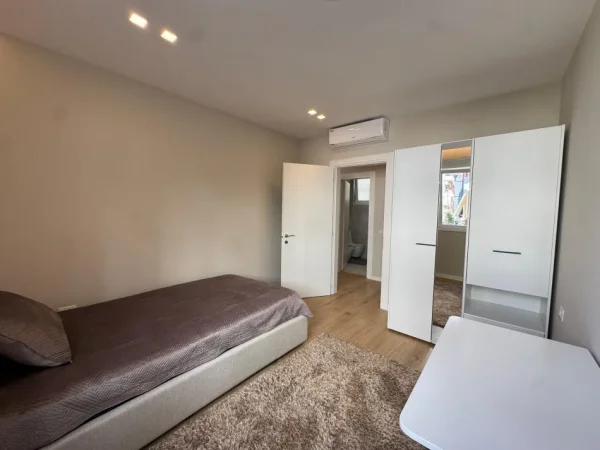 Tirane, shitet apartament 2+1 Kati 3, 92 m² 225.000 € (Liqeni i thate)