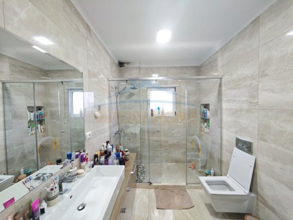 Tirane, shitet apartament 2+1+Ballkon Kati 1, 126 m² 240.000 € (Liqeni i Thate)