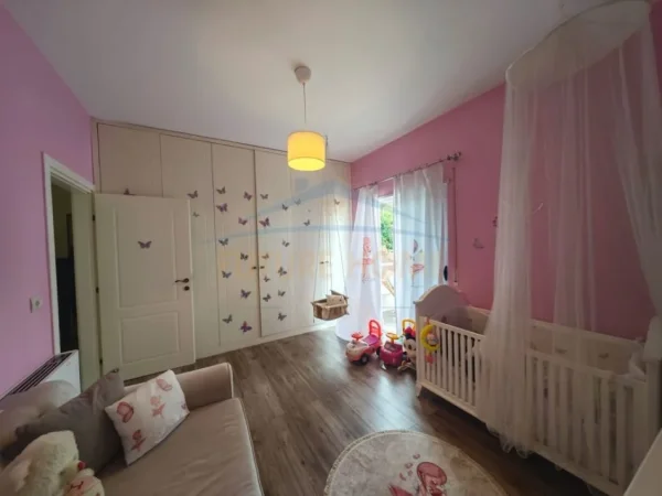 Tirane, shitet apartament 2+1+Ballkon Kati 1, 126 m² 240.000 € (Liqeni i Thate)