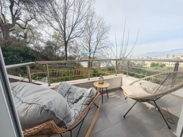 Tirane, shitet apartament 2+1+Ballkon Kati 1, 126 m² 240.000 € (Liqeni i Thate)