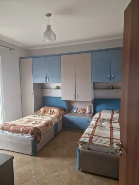 Vlore, jepet me qera apartament 2+1 Kati 5, 600 € (Vlore).