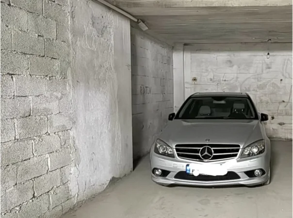 Tirane, shitet garazh | post parkimi Kati -1, 72 m² 130.000 € (Prane Kompleksit Delijorgji, Bulevardi Gjergj Fishta)