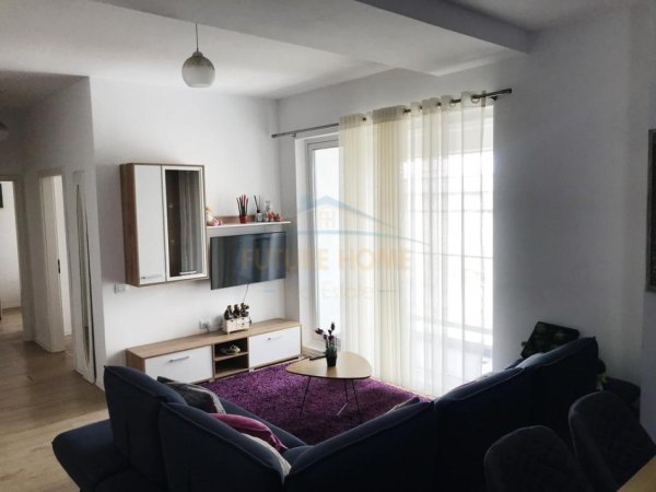 Tirane, jepet me qera apartament 2+1+Ballkon Kati 4, 102 m² 600 € (SIRI KODRA)