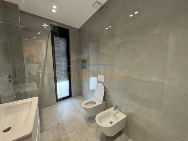Tirane, jepet me qera Vile 3 Katshe Kati 0, 334 m² 3.000 € (TEG, Long Hill Rezidence)