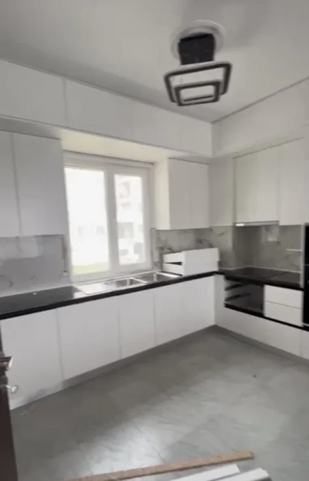 Tirane, shitet apartament 2+1+Ballkon Kati 2, 115 m² 132.000 € (Ish Restorant Qesaraka)